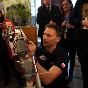 Finał trasy „IGNIS” z dr. inż. Sławoszem Uznańskim-Wiśniewskim na UW. Fot. UW.