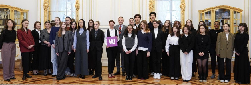 Wręczenie dyplomów wolontariuszkom i wolontariuszom z UW. Fot. M. Kaźmierczak/UW