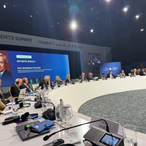 Prof. Alojzy Z. Nowak, rektor UW, podczas wystąpienia keynote na World Laureates Summit 2026 w Dubaju. Źródło: UW