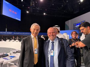 Prof. Alojzy Z. Nowak, rektor UW, z prof. Christopherem Pissaridesem, laureatem Nagrody Nobla w dziedzinie ekonomii (2010), World Laureates Summit 2026 w Dubaju. Źródło: UW