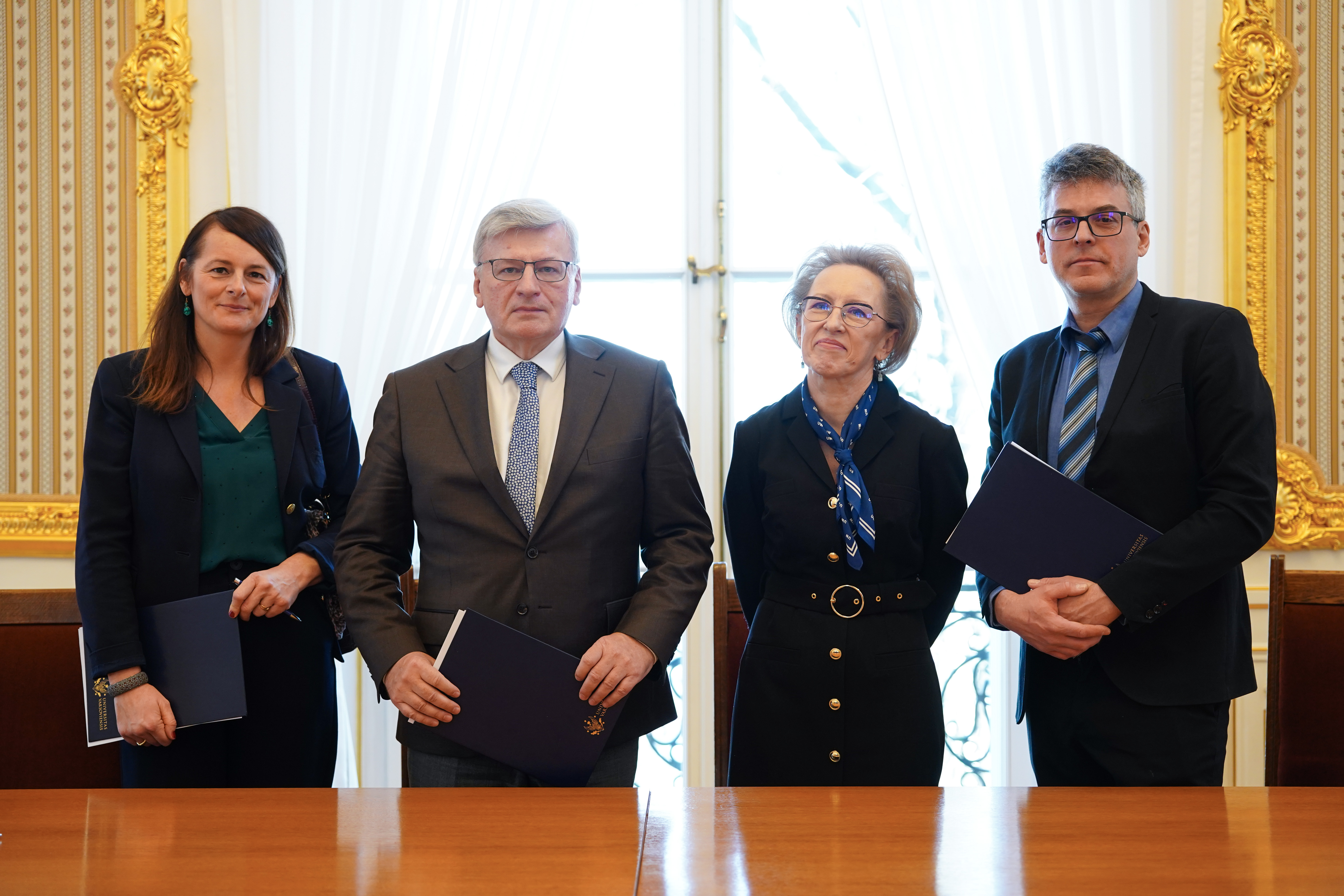 Porozumienie z Instytutem Biblioteka Polska w Paryżu i Medal UW dla prof. Pawła Rodaka