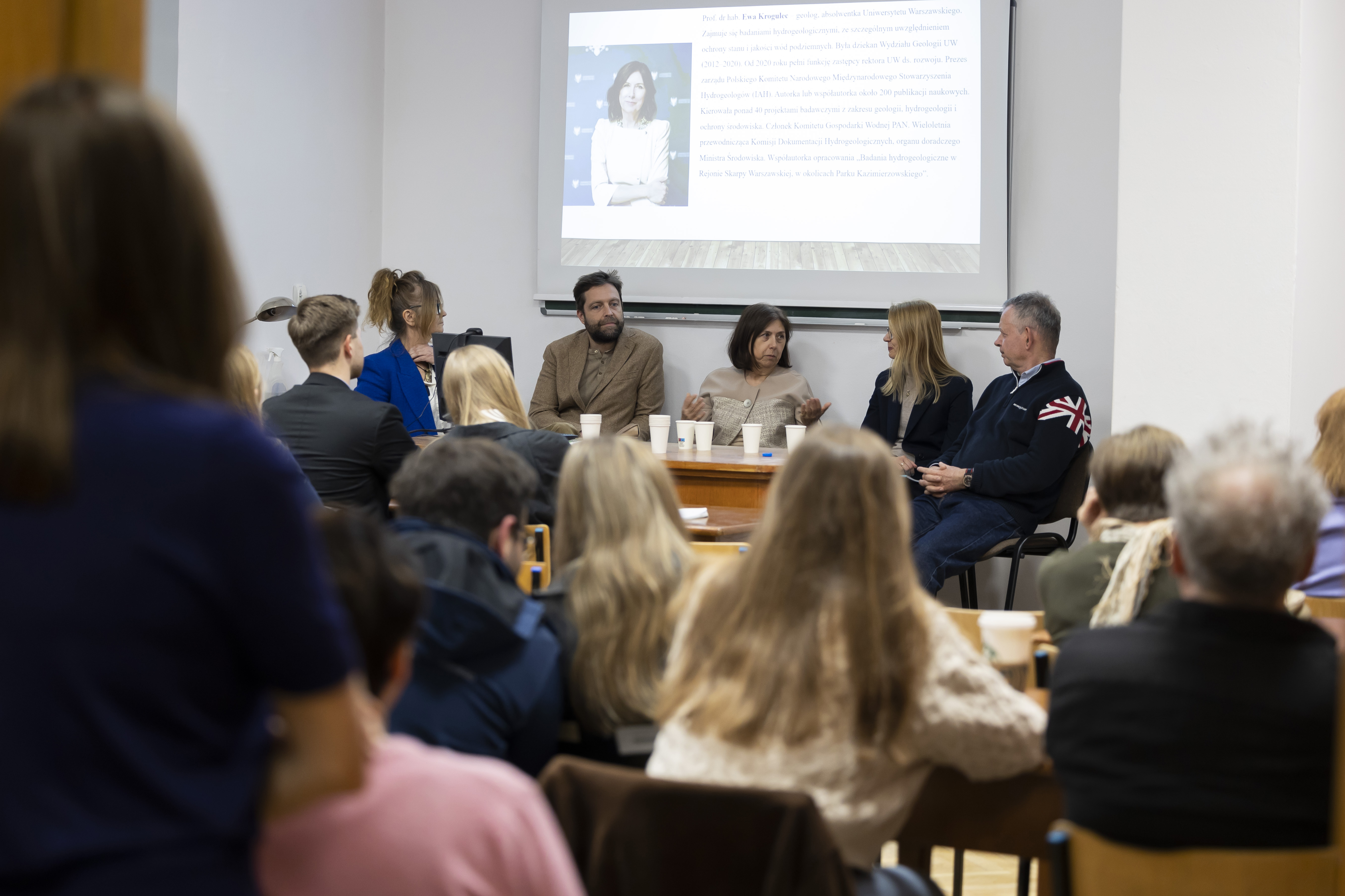 O wodach Warszawy na UW