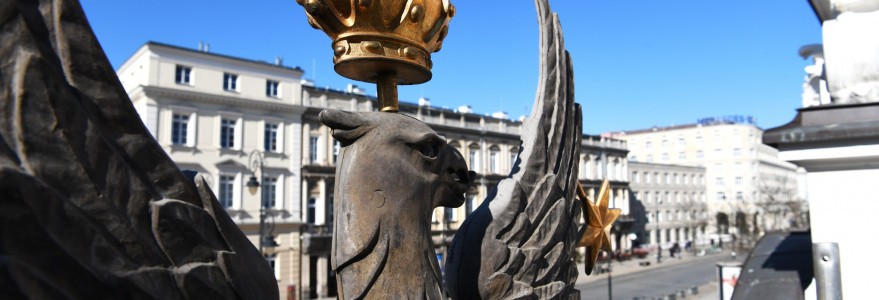 Orzeł na Bramie Głównej UW. Źródło: UW