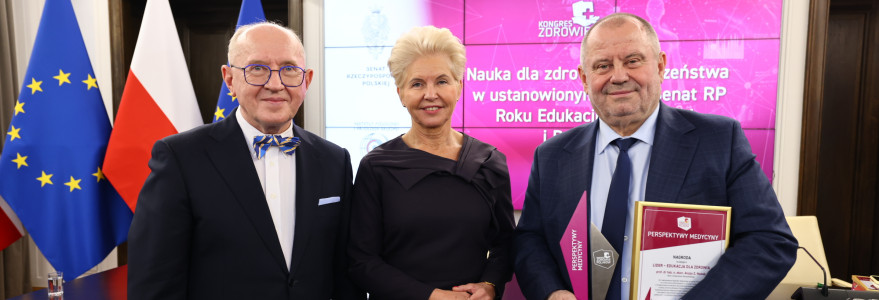 Rektor UW z nagrodą „Perspektywy Medycyny”. Fot. UW
