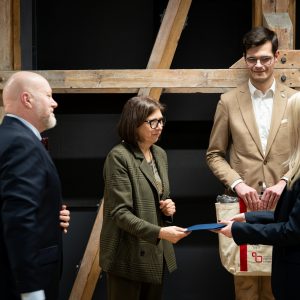 Wręczenie dyplomów laureatom II edycji konkursu „Zdążyć przed suszą”. Fot. Mirosław Kaźmierczak/UW