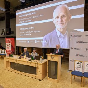 Spotkanie z Alesiem Bialackim, laureatem Pokojowej Nagrody Nobla. Fot. Krystian Szczęsny/UW