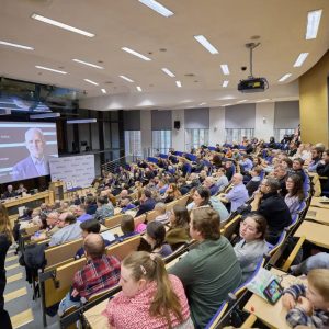 Spotkanie z Alesiem Bialackim, laureatem Pokojowej Nagrody Nobla. Fot. Krystian Szczęsny/UW