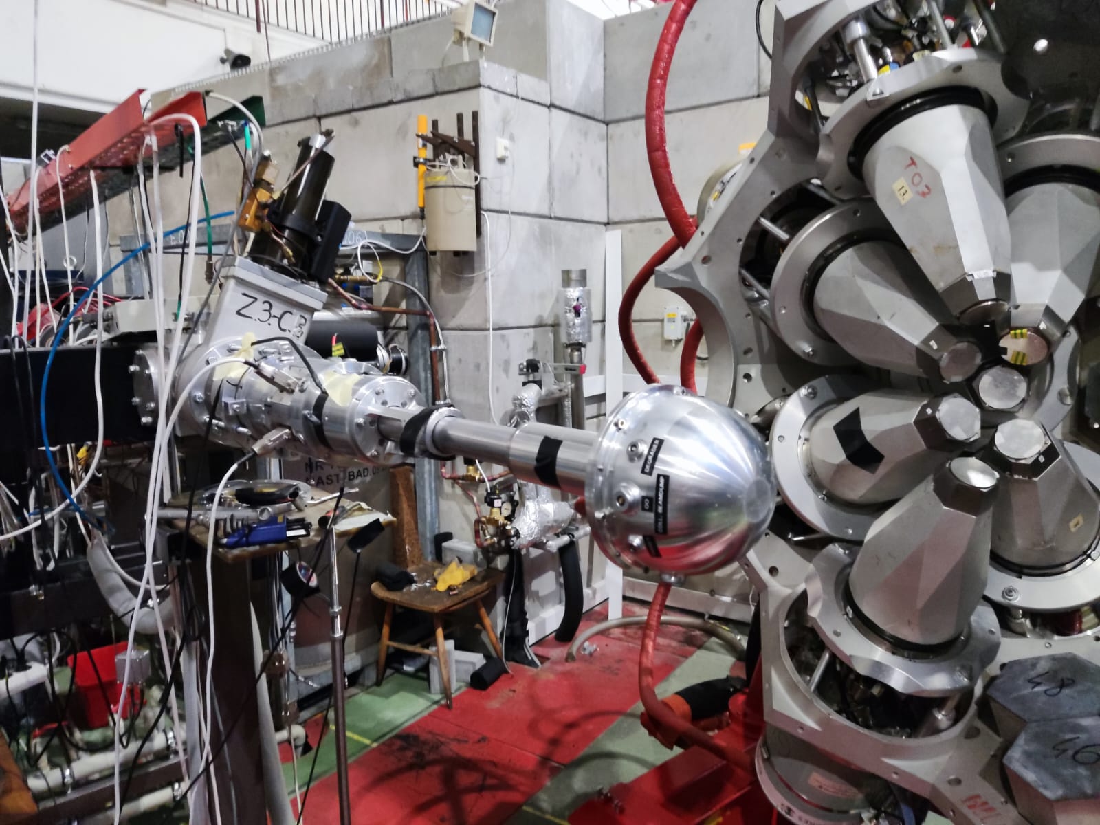 Eksperymenty w Środowiskowym Laboratorium Ciężkich Jonów UW