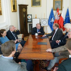Podpisanie porozumienia o współpracy naukowo-badawczej pomiędzy UW, Politechniką Warszawską oraz Instytutem Badawczym IDEAS. Fot. Mirosław Kaźmierczak/UW
