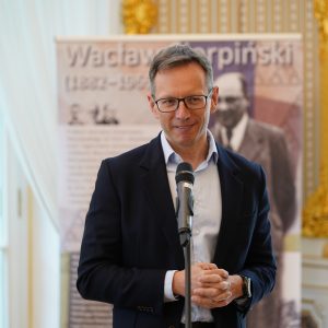 Prof. Lech Tadeusz Januszkiewicz został uhonorowany Medalem im. Wacława Sierpińskiego 2026. Fot. Mirosław Kaźmierczak/UW