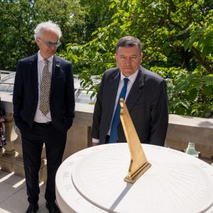 Zegar słoneczny na UW. Fot. M. Tafejko. Źródło: Obserwatorium Astronomiczne UW