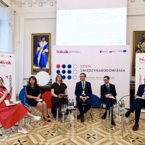 UW z akredytacją NAWA. Źródło: UW