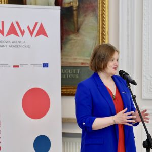 UW z akredytacją NAWA. Źródło: UW