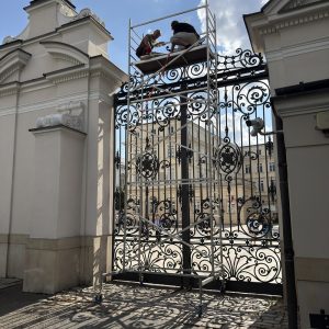 Orzeł znów na Bramie Głównej UW. Źródło: Muzeum UW