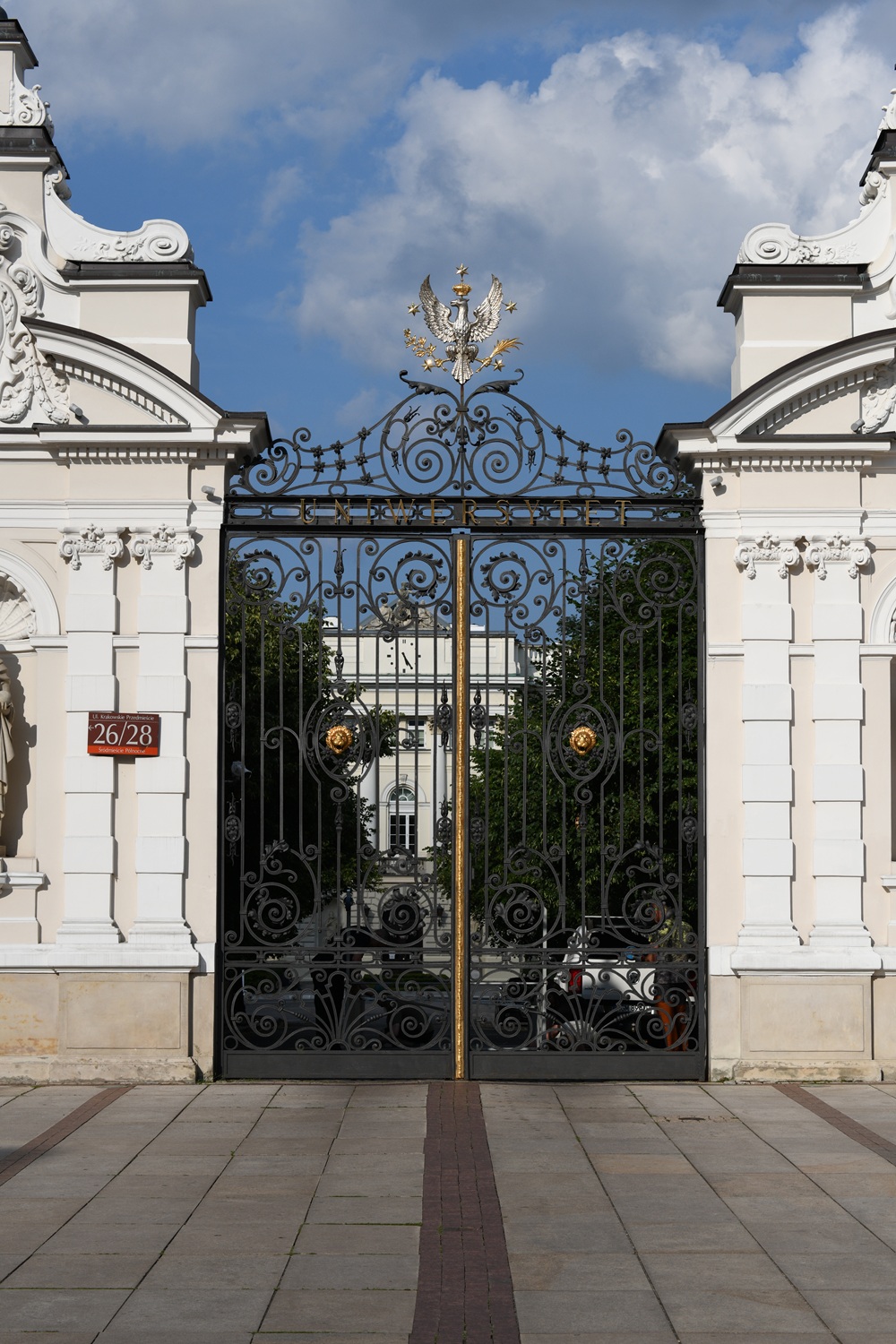 Orzeł znów na Bramie Głównej UW
