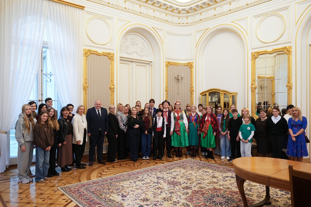 Dialog pokoleń w dialogu języków
