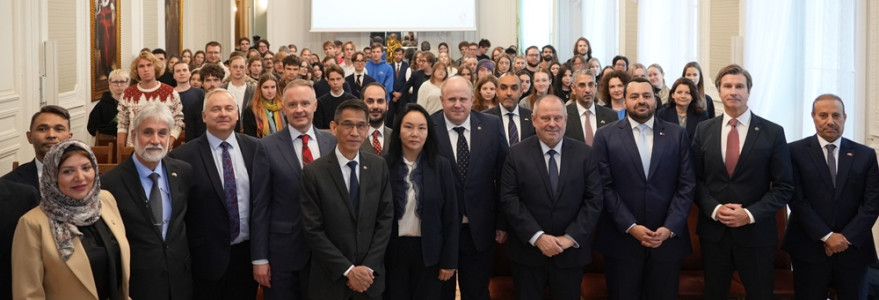 Wykład ministra stanu Ministerstwa Spraw Zagranicznych Kataru dr. Mohammeda bin Abdulaziz Al-Khulaifiego na UW. Fot. Mirosław Kaźmierczak/UW